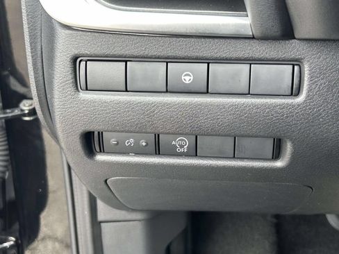 Used 2023 Nissan Rogue SV FWD image 33