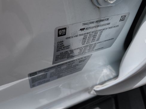 Used 2025 GMC Sierra 1500 AT4X AWD/4WD image 16