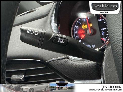 Used 2023 Chevrolet Traverse Premier image 12