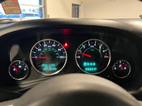 Used 2015 Jeep Wrangler Unlimited Sahara AWD/4WD image 12