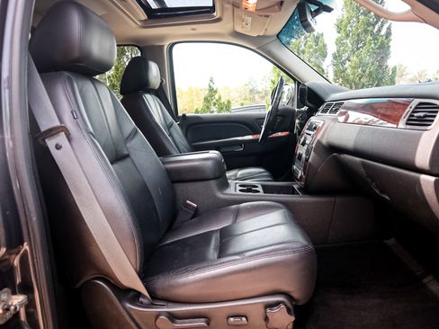 Used 2011 Chevrolet Avalanche LT w/ Regional Value Package image 32