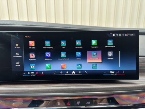 Used 2023 BMW i7 xDrive60 w/ Executive Package 2 AWD/4WD image 32