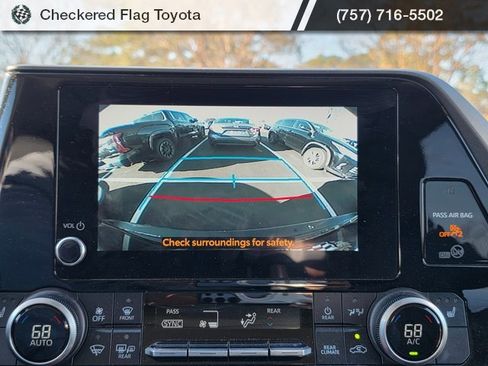 Used 2023 Toyota Highlander XLE image 17