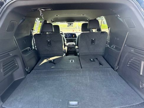 Used 2025 Chevrolet Traverse LT AWD/4WD image 42