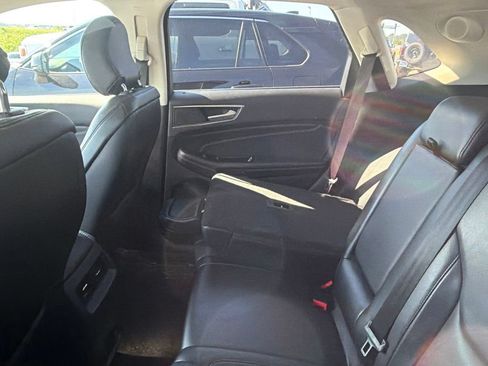 Used 2019 Ford Edge Titanium AWD/4WD image 7