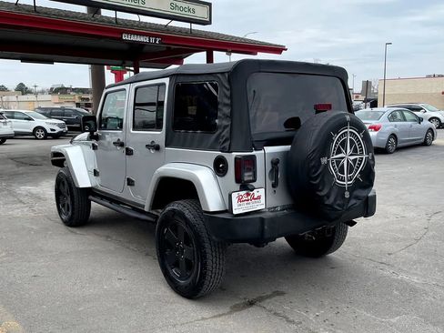 Used 2007 Jeep Wrangler Unlimited Sahara w/ Trailer Tow Group AWD/4WD image 4