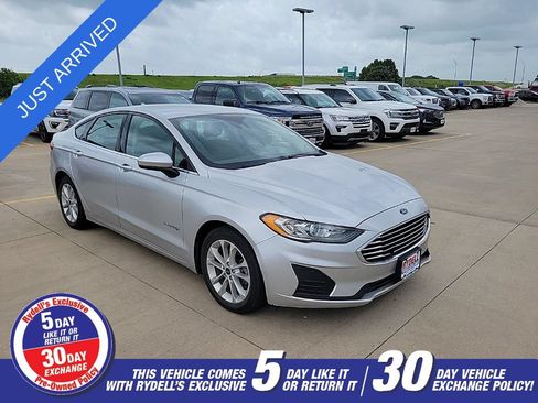 Used 2019 Ford Fusion SE FWD image 1