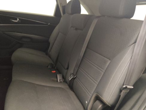 Used 2020 Kia Sorento LX image 18