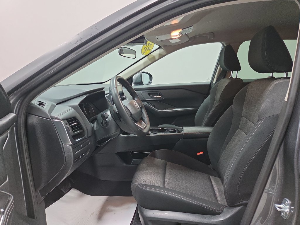 Used 2026 Nissan Rogue SV AWD/4WD image 2