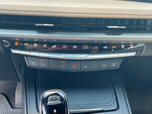 Used 2024 Cadillac XT4 Premium Luxury w/ Technology Package FWD image 16