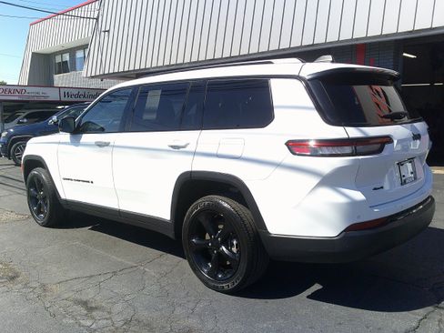 Used 2023 Jeep Grand Cherokee L Laredo AWD/4WD image 5