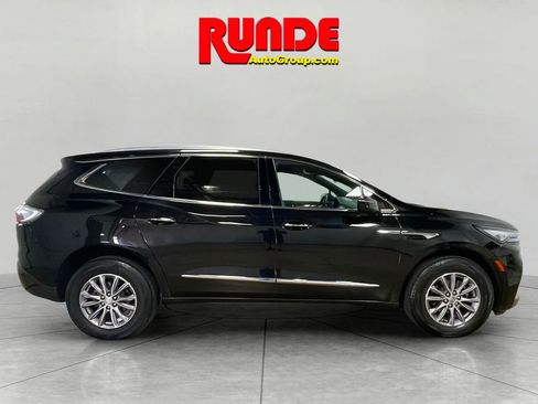 Used 2023 Buick Enclave Essence image 2