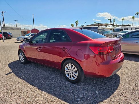 Used 2011 Kia Forte EX image 2