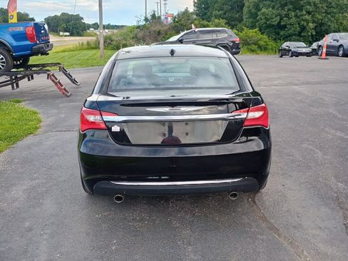 Used 2013 Chrysler 200 LX FWD image 4