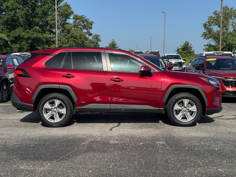 Used 2022 Toyota RAV4 LE AWD/4WD image 1