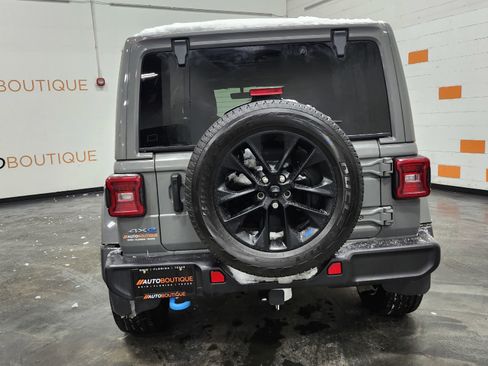 Used 2022 Jeep Wrangler Unlimited Sahara w/ Cold Weather Group AWD/4WD image 17