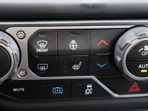 Used 2021 Jeep Wrangler Unlimited Sahara w/ Cold Weather Group AWD/4WD image 25