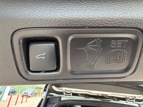 Used 2019 Ford Expedition Max XLT w/ Equipment Group 202A AWD/4WD image 30
