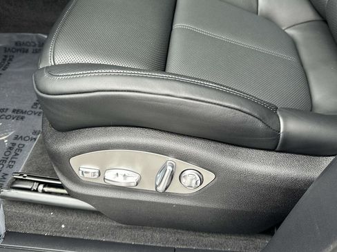 New 2026 Porsche Macan image 6