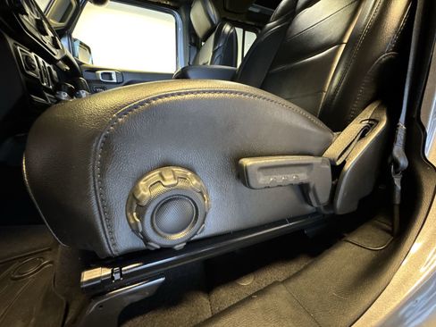 Used 2021 Jeep Wrangler Unlimited Sahara image 12