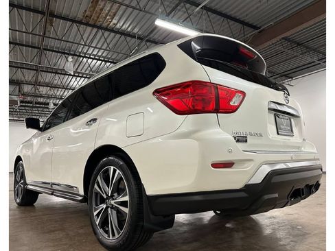Used 2020 Nissan Pathfinder Platinum FWD image 17