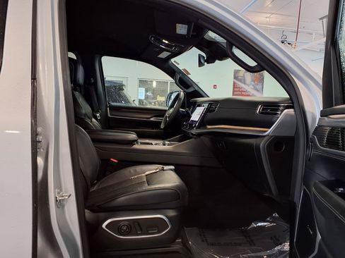 Used 2024 Jeep Wagoneer Series II AWD/4WD image 24