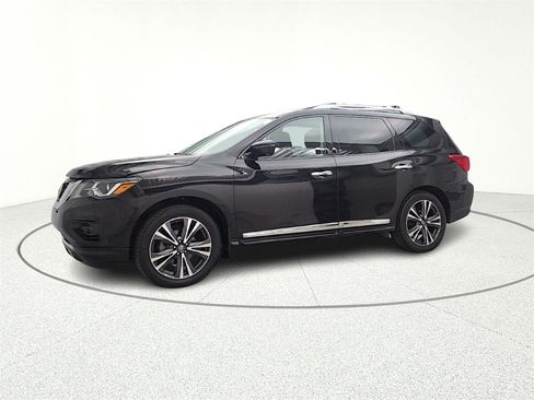 Used 2017 Nissan Pathfinder Platinum image 3