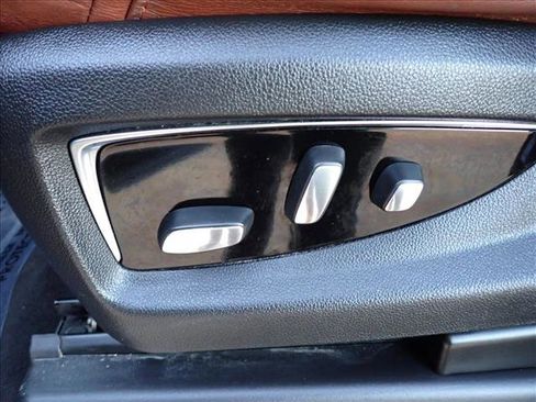 Used 2018 Cadillac Escalade Premium Luxury image 15