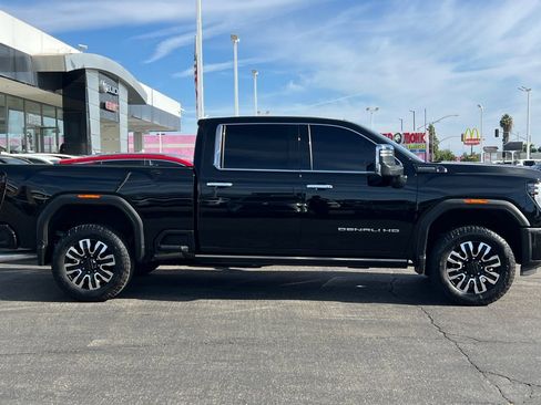 Used 2024 GMC Sierra 2500 Denali Ultimate image 3
