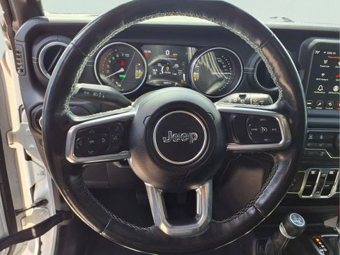 Used 2023 Jeep Wrangler Unlimited Sahara w/ Cold Weather Group AWD/4WD image 5