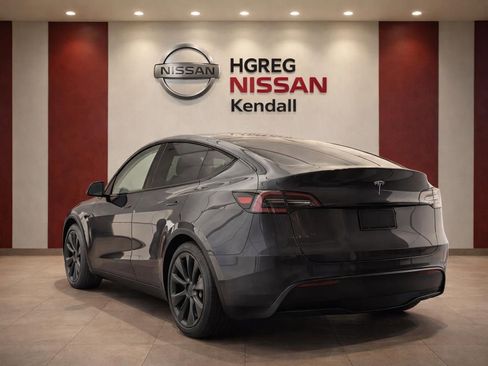 Used 2024 Tesla Model Y 2WD image 2