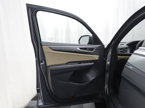 Used 2024 Volkswagen Atlas Cross Sport SE AWD/4WD image 4