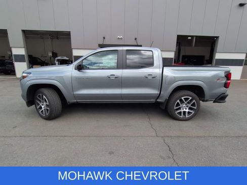 Used 2024 Chevrolet Colorado Z71 w/ Z71 Convenience Package 2 AWD/4WD image 2