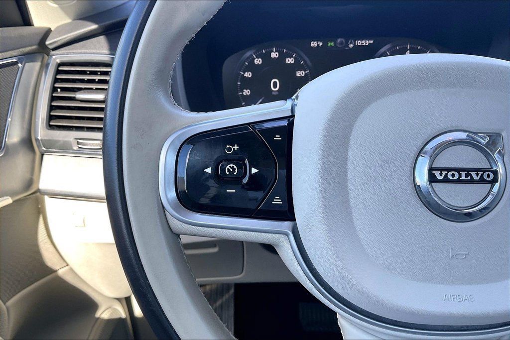 Used 2022 Volvo XC90 T5 Momentum AWD/4WD image 11