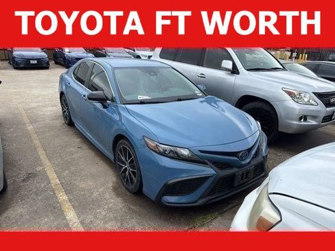 Used 2024 Toyota Camry SE FWD image 1