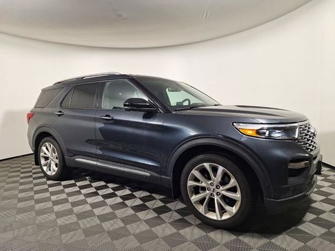 Used 2022 Ford Explorer Platinum w/ Equipment Group 601A RWD image 3
