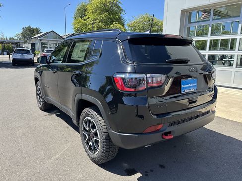 New 2026 Jeep Compass Trailhawk w/ Sun, Sound & Navigation Group AWD/4WD image 3