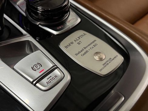 Used 2017 BMW ALPINA B7 xDrive image 31
