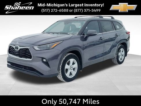 Used 2023 Toyota Highlander L image 2