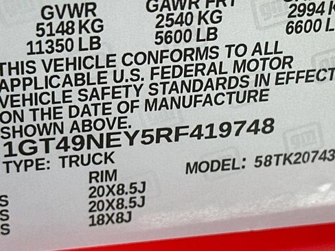Used 2024 GMC Sierra 2500 SLT w/ SLT Premium Package AWD/4WD image 32
