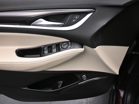 Used 2019 Buick Enclave Essence image 11