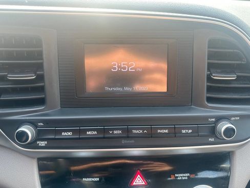 Used 2019 Hyundai Elantra SE image 18