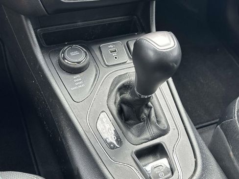 Used 2022 Jeep Cherokee Latitude Lux image 29