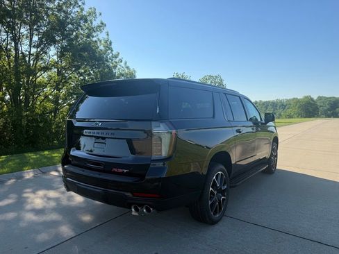 New 2026 Chevrolet Suburban RST w/ Comfort Package AWD/4WD image 3