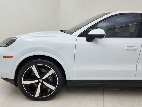 Used 2025 Porsche Cayenne Coupe AWD/4WD image 9