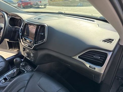 Used 2019 Jeep Cherokee Limited image 36