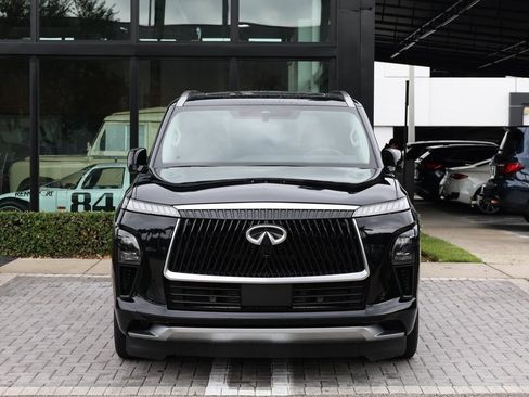 Certified 2025 INFINITI QX80 Luxe image 3