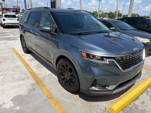 Used 2023 Kia Carnival SX Prestige FWD image 1