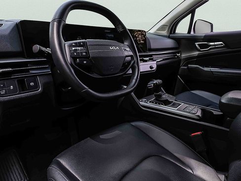 Certified 2026 Kia Sportage EX AWD/4WD image 8