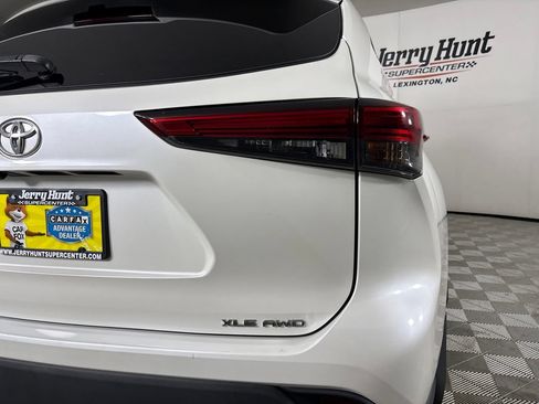 Used 2021 Toyota Highlander XLE AWD/4WD image 37